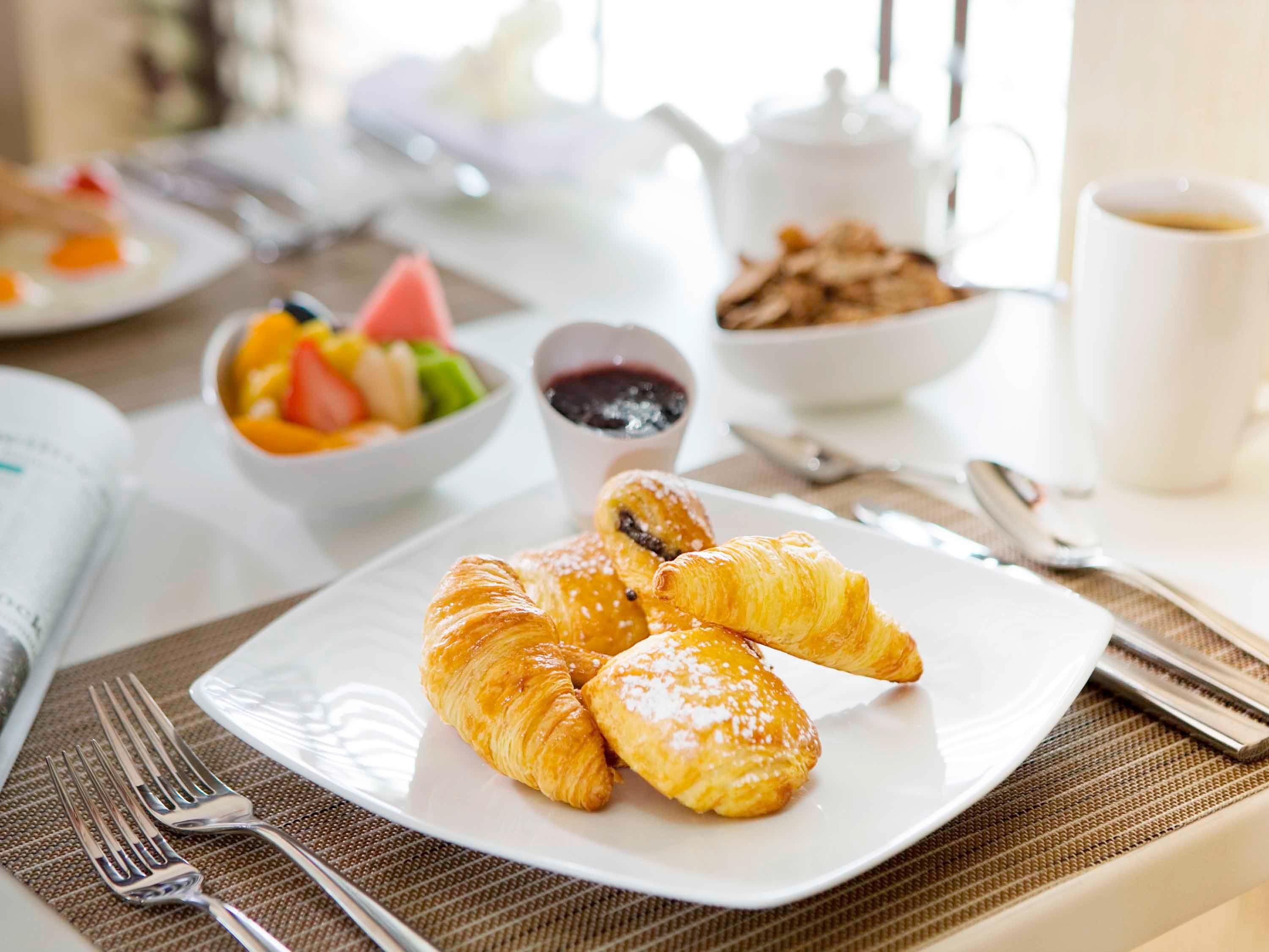 ホテル ラマダ バイ ウィンダム ジュメイラ ドバイ エクステリア 写真 Croissants