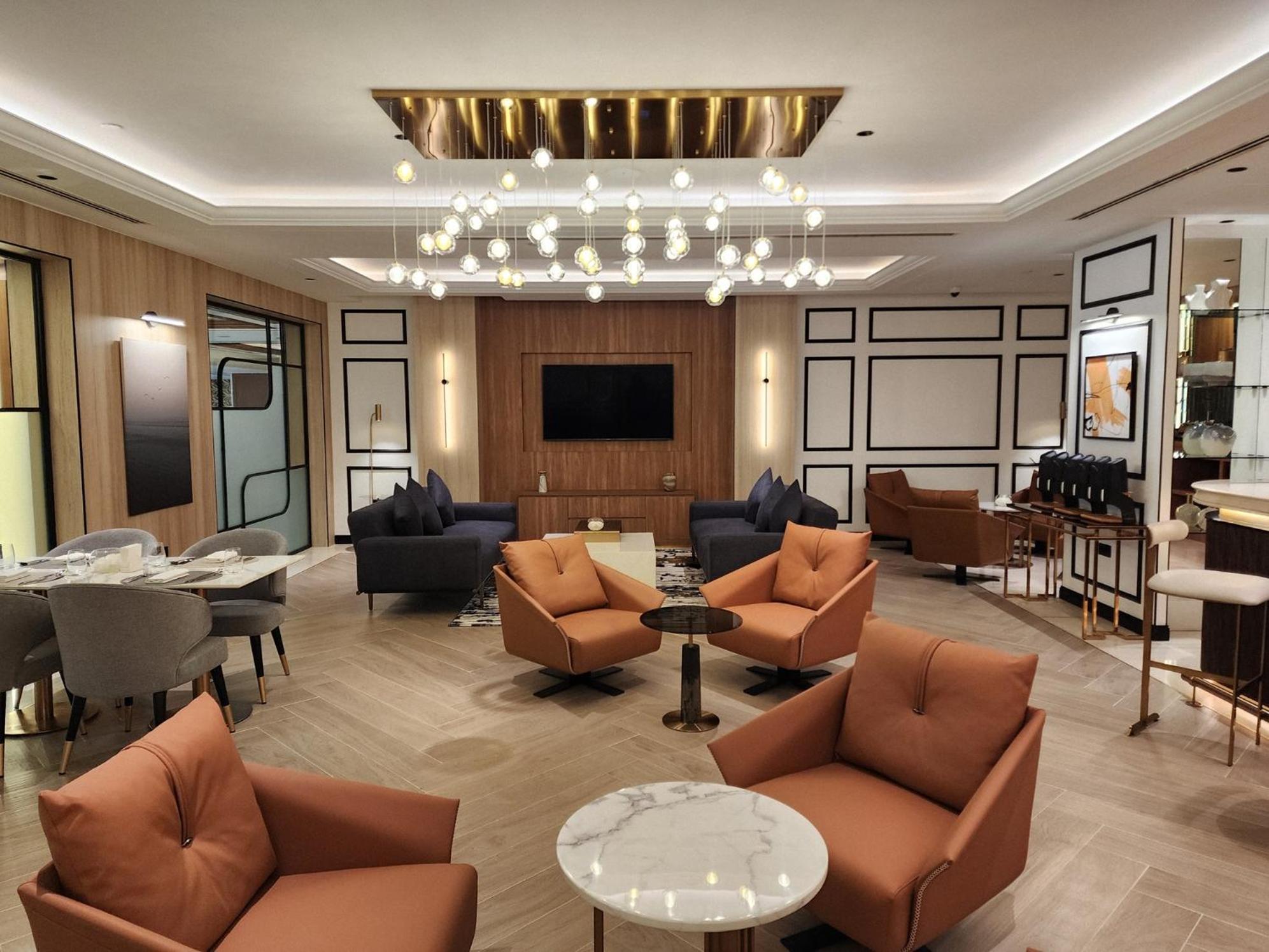 ホテル ラマダ バイ ウィンダム ジュメイラ ドバイ エクステリア 写真 The lounge at the airport