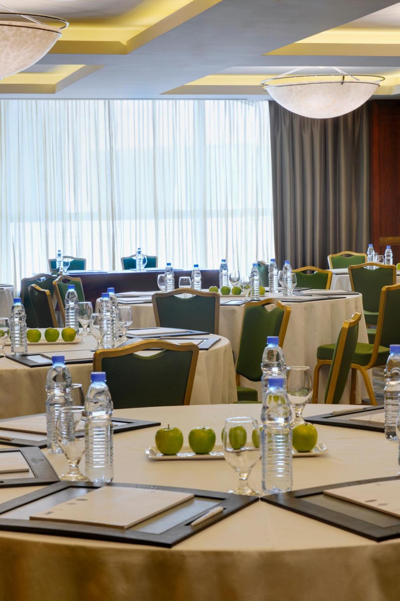 ホテル ラマダ バイ ウィンダム ジュメイラ ドバイ エクステリア 写真 Meeting room